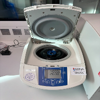 Sigma 1-16K Refrigerated Microcentrifuge image 1